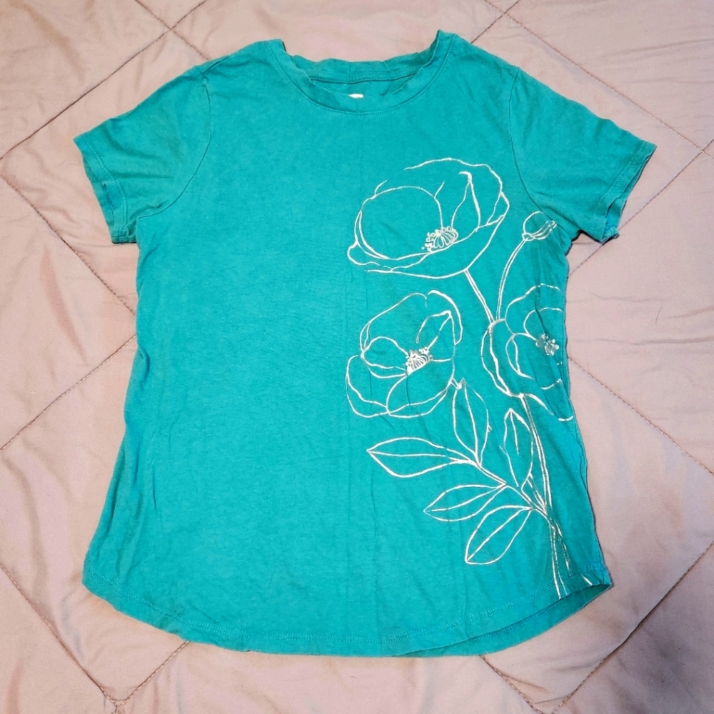 Old Navy tee shirt